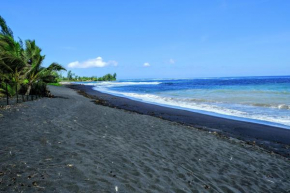 TAHITI - Fare Tearii Beach